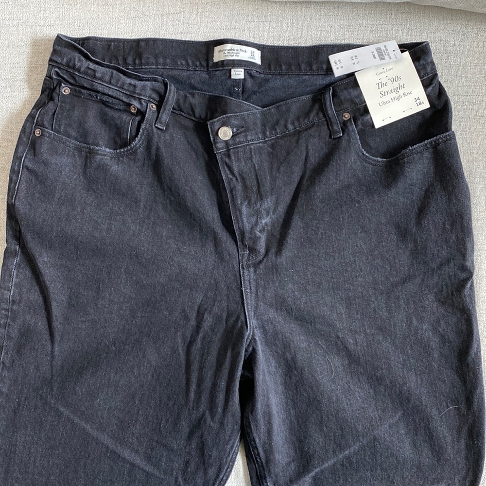 Abercrombie Curve Love Ultra High Rise 90s Straight